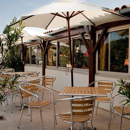 ホテル L'hermitage 2*