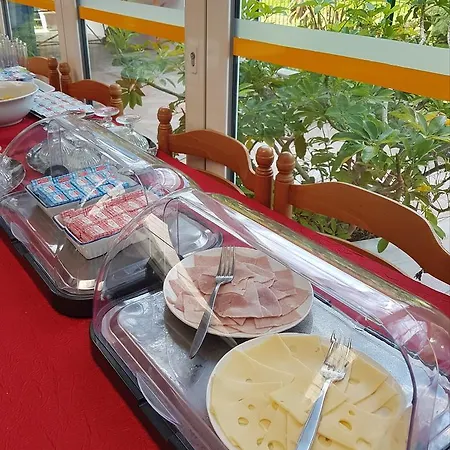 ホテル L'hermitage 2*